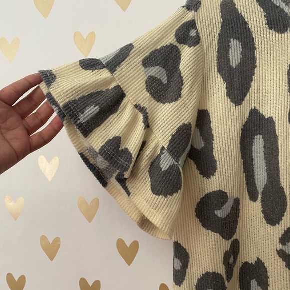 Blue buttercup brand yellow leopard blouse - Picture 5 of 5